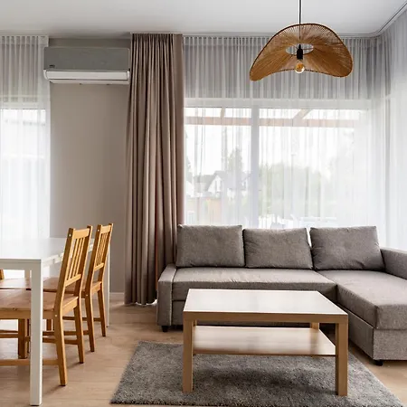 28d Lakeside Retreat By Bookinghost